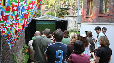 Kölner Hinterhof beim Eröffnunsgspiel; Rechte: WDR/Domke