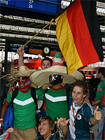 Fans am Münchner Hauptbahnhof, Foto: BR
