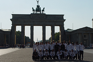 Mannschaft vor dem Brandenburger Tor