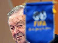 UEFA-Boss Lennart Johansson; Rechte: dpa