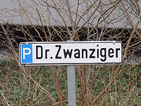 Parkplatzschild von Theo Zwanziger