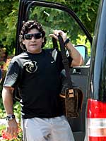 Maradona an seinem Auto, Foto: dpa