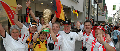 Deutsche und polnische Fans in der Dortmunder Innenstadt; Rechte:ARD/Menke