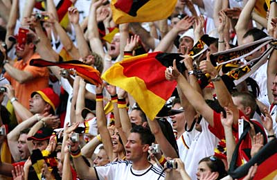 Fans in der Münchener WM-Arena beim Achtelfinale Deutschland gegen Schweden; Rechte: dpa