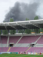 Rauch über dem Genfer Stadion, Foto: Mickler