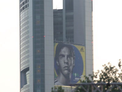 Kaka am Hochhaus, Foto: hr/Mario Hornitschek